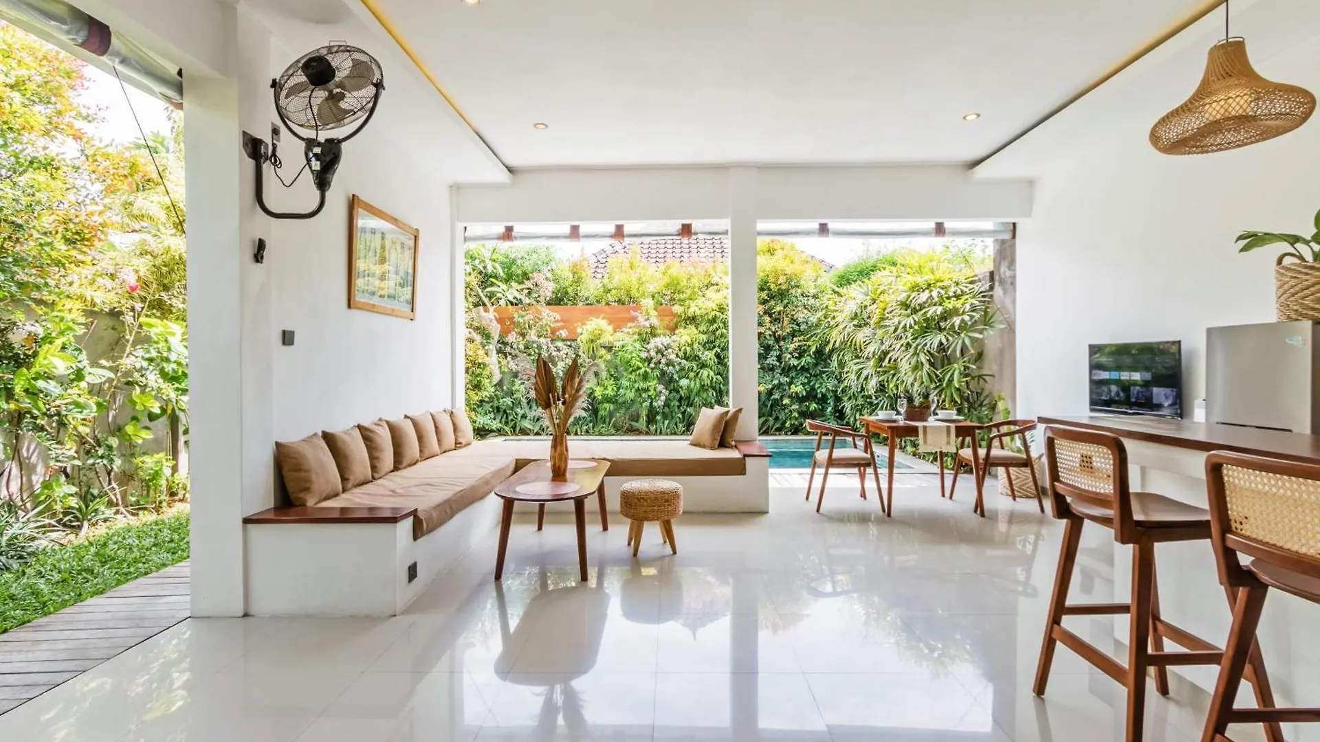 Adorable 1Br Villas In The Herat Of Seminyak Indonesia