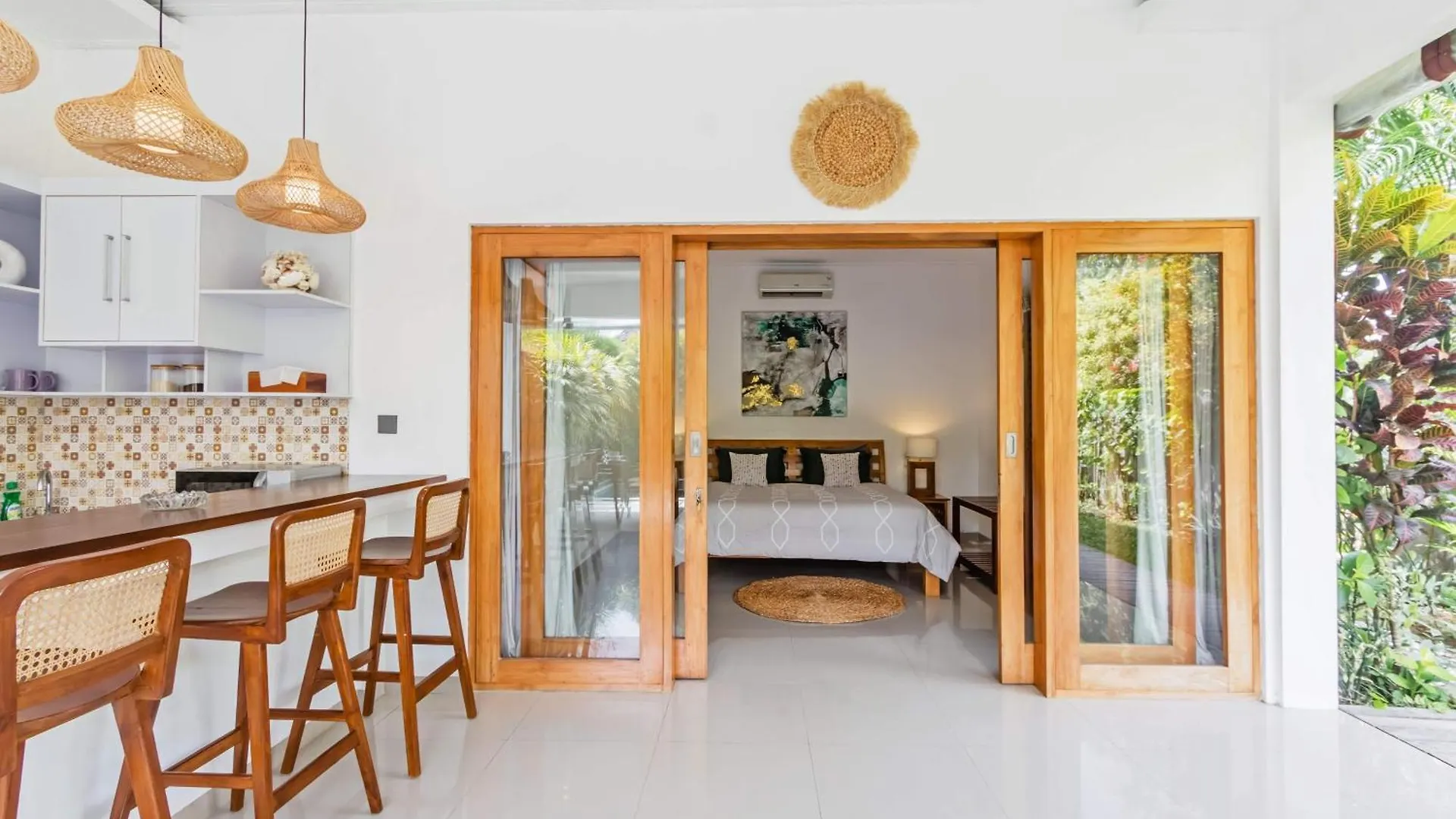 Adorable 1Br Villas In The Herat Of Seminyak Indonesia