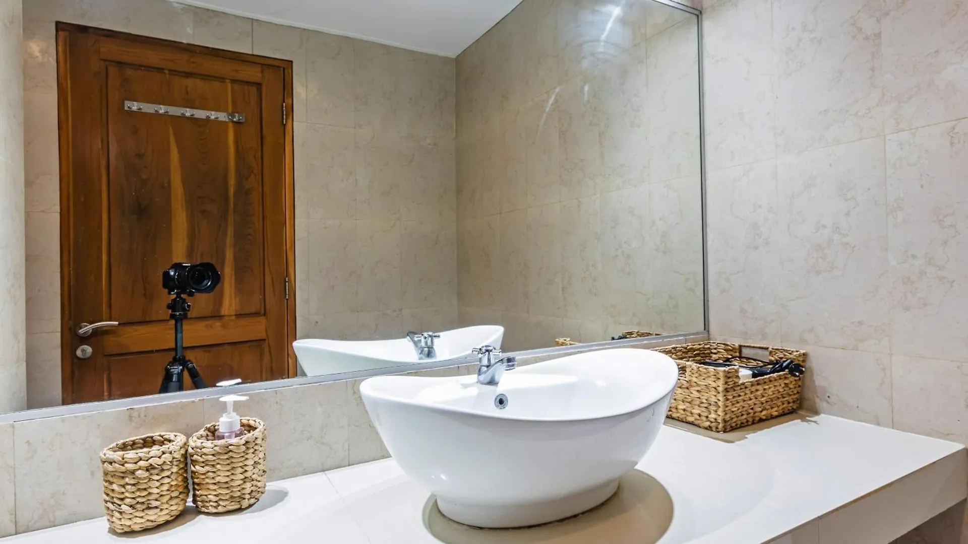 Adorable 1Br Villas In The Herat Of Seminyak